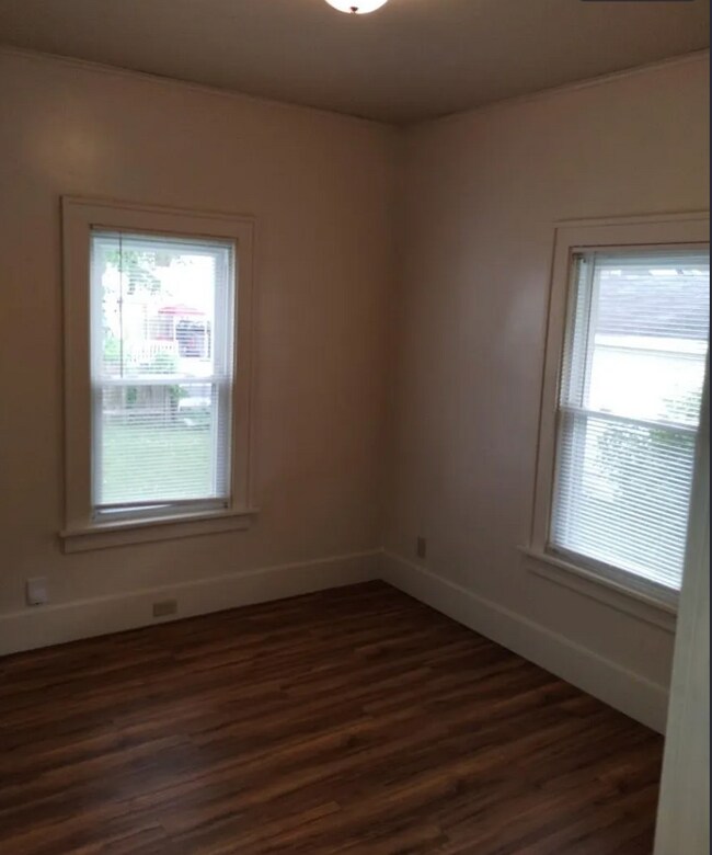 Building Photo - 1140 E Dayton St