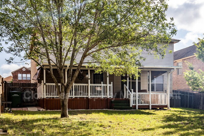Building Photo - 818 Quitman Oak