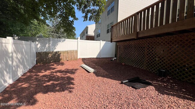Building Photo - 33 Kinglet Ave
