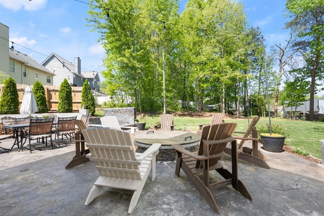 Building Photo - Spacious 5 Bedroom/3 Bath Home with Basement!