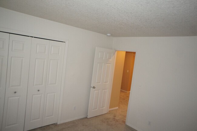 Building Photo - 4 bedroom Orenco Garden pet friendly house