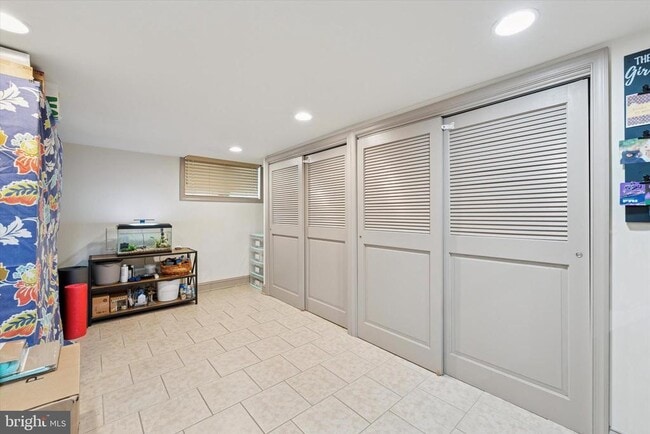 Building Photo - 2423 S Bancroft St