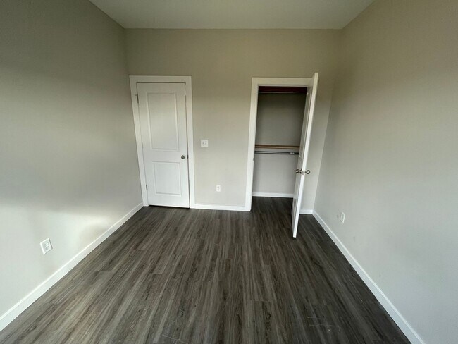 Building Photo - 13544/46 Haskell