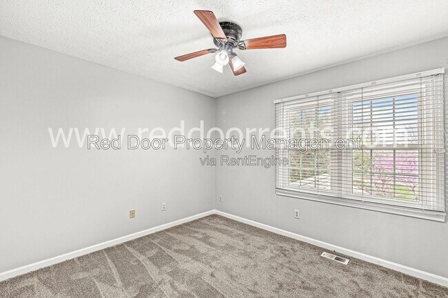 Building Photo - 261 Wyndotte Dr