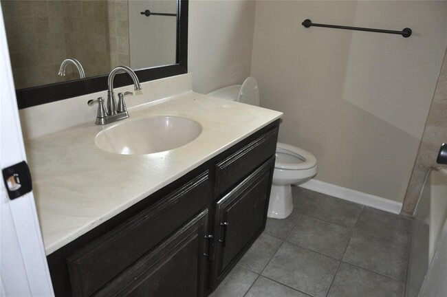 Building Photo - 4715 Glendower Dr