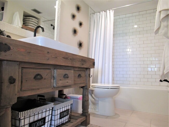 Building Photo - FURNISHED 2/2 GOLF COURSE  6 MONTH RENTAL APR. 29 - OCT. 31, 2026