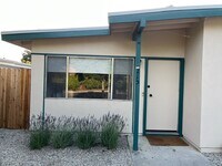 Building Photo - 215 Lark Ellen Ave