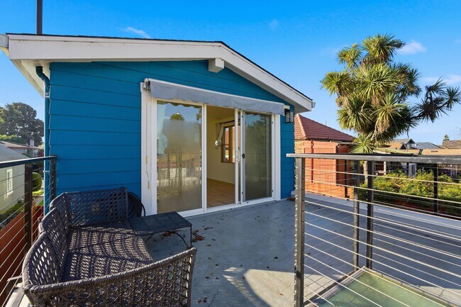 Building Photo - 820 46th St