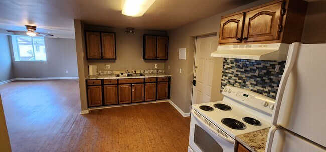 11345 Main St. Medina. Huge 2 bedroom! Washer and dryer included! - 11345 Main St