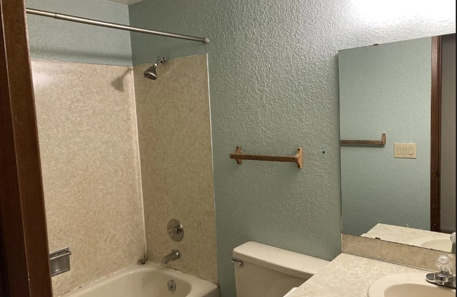 Building Photo - 5-Bedroom Home for Rent in Barkley Neighbo...