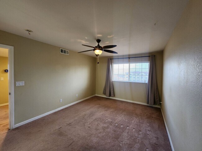 Building Photo - Modern Comfort in the Heart of Summerlin!