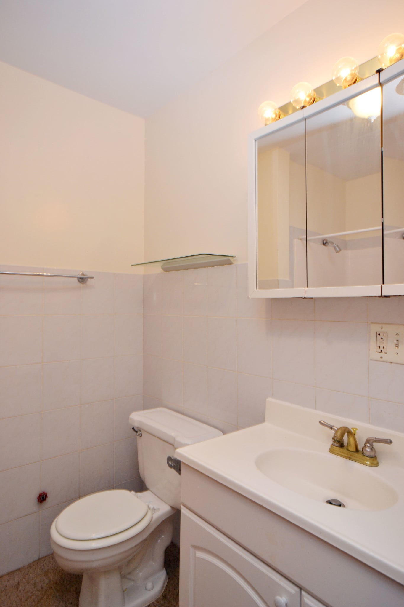 Bathroom - 952 W Windsor Ave
