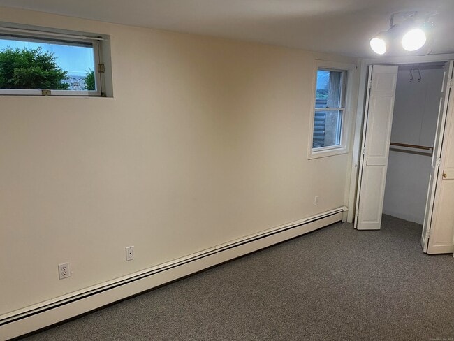Building Photo - 18 Clara Dr