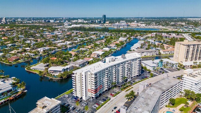 Building Photo - 401 Golden Isles Dr