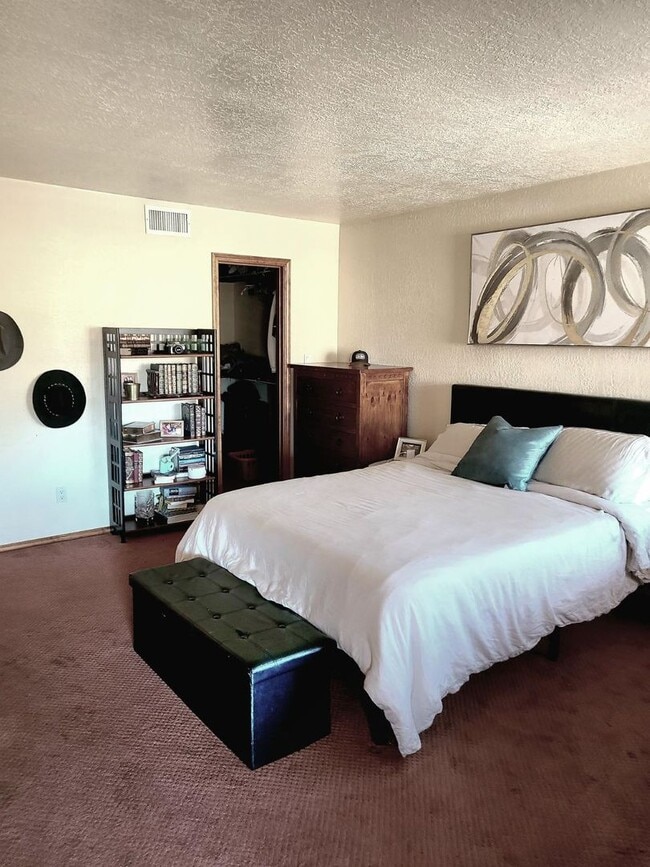 Building Photo - BEAUTIFUL HOME IN A PRIME LOCATION | Showings Coming soon!