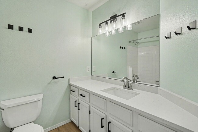 Building Photo - Spacious 2 Bed 2.5 Bath with a finished basement in the heart of Bear Creek