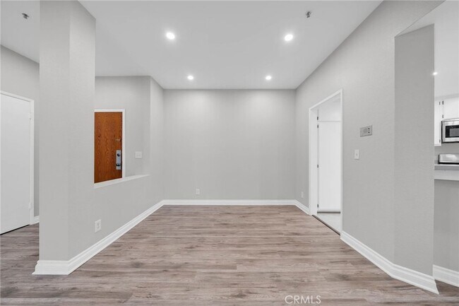 Building Photo - 2559 Plaza del Amo