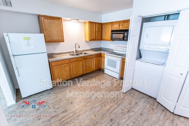 Building Photo - 863 W Ray Rd