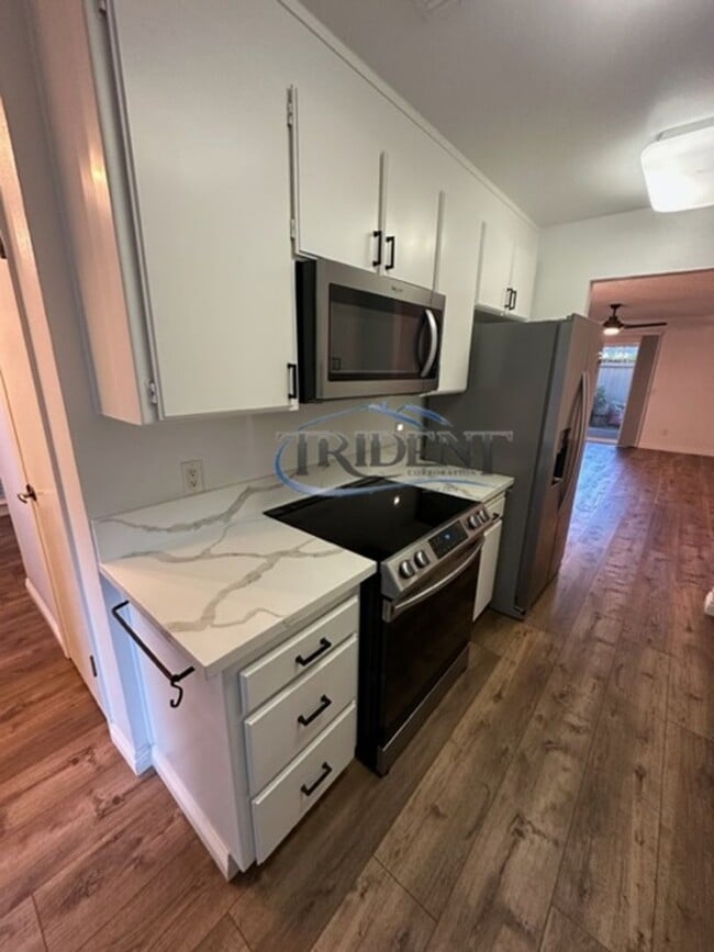 Building Photo - 3 bedroom, 2 ½ bath townhouse, located in The Grove gated community