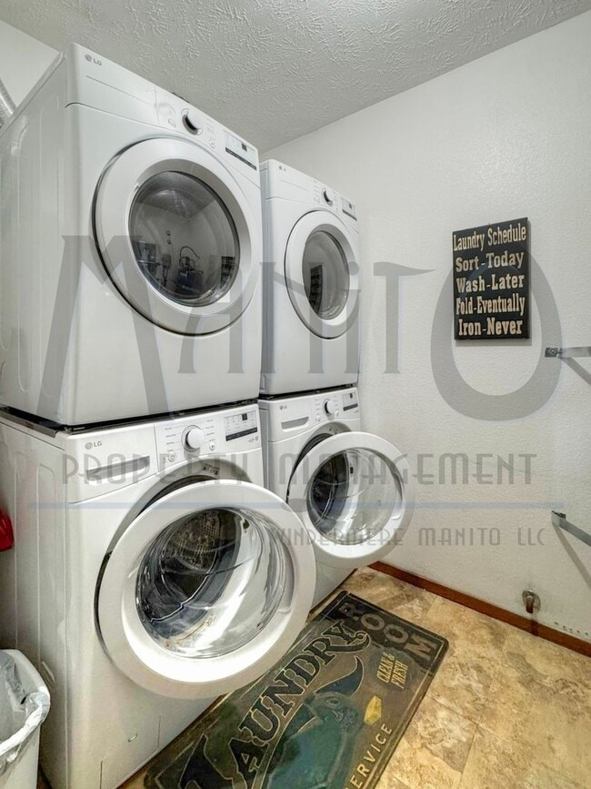Building Photo - Ideally Located South Hill Unit