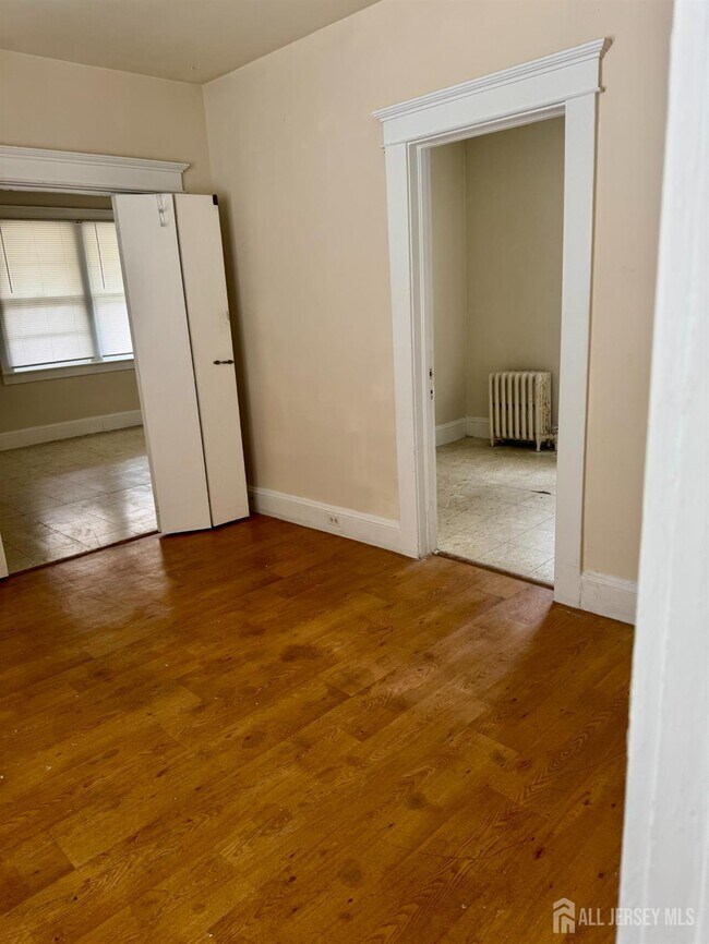 Building Photo - 127 Main St