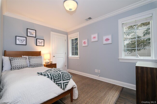 Building Photo - 23 Cedar Pl