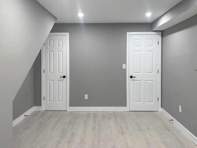 Building Photo - 1379 S 46th St