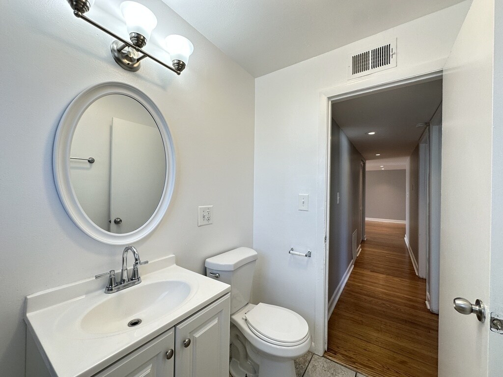 Building Photo - 4924 Mulford St