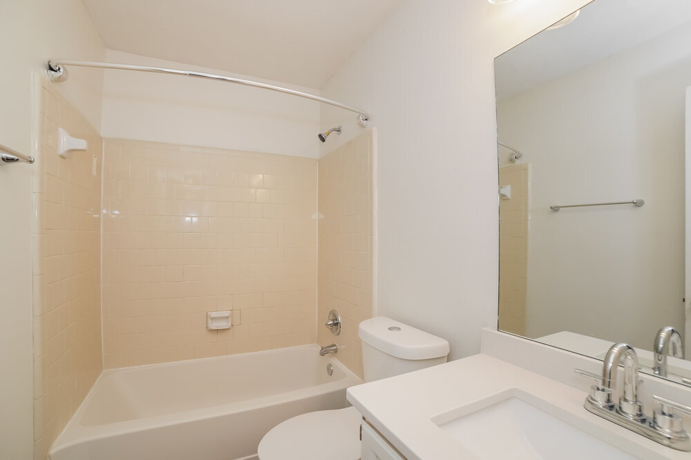 Building Photo - 5690 Roundelay Way