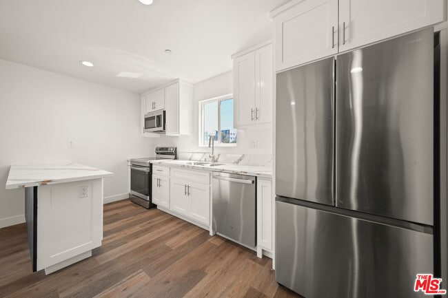 Building Photo - 1057 N Wilton Pl