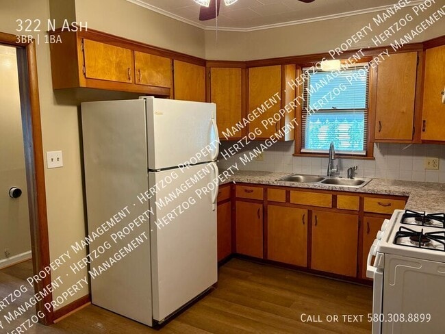 Building Photo - 322 N Ash-