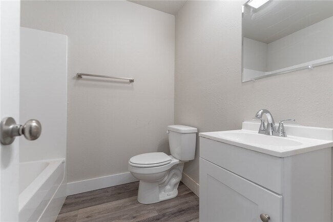 Building Photo - 1366 N Porter Rd