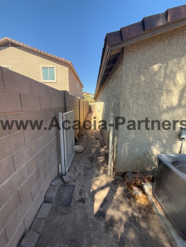 Building Photo - Three bedroom home in Mesquite Ranch