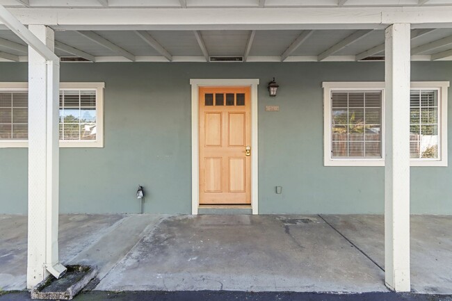 Building Photo - 2 Bed 1 Bath- Santa Cruz With Garage