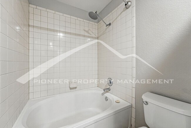 Building Photo - Updated Condo with Central AC!