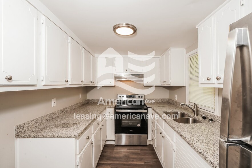 Building Photo - 315 Bay St