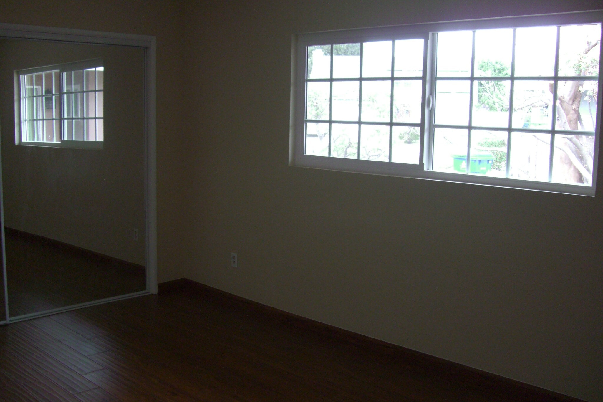 Building Photo - 9224 Sophia Ave