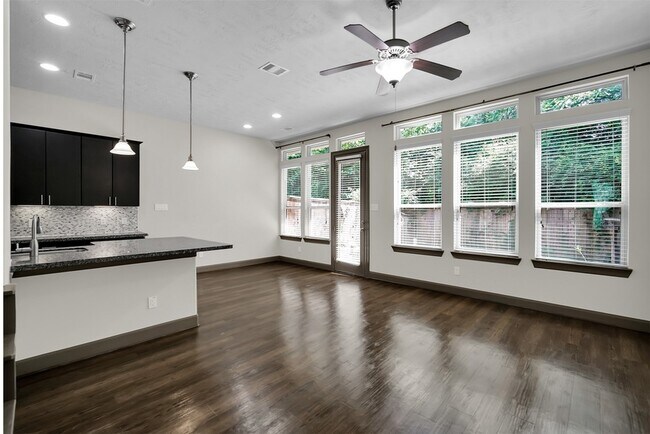 Building Photo - 111 Aventura Pl