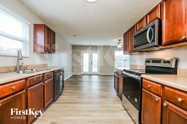 Building Photo - 2875 Creekbend Dr