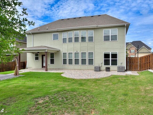 Building Photo - 5 Bedroom 3 Bath In Evans!