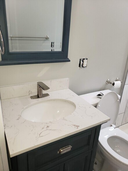 Building Photo - 27 Martha St