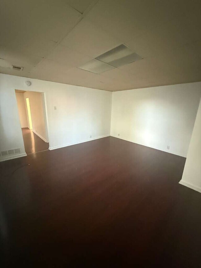 Building Photo - Spacious South City 2BR Home for Rent – $1...