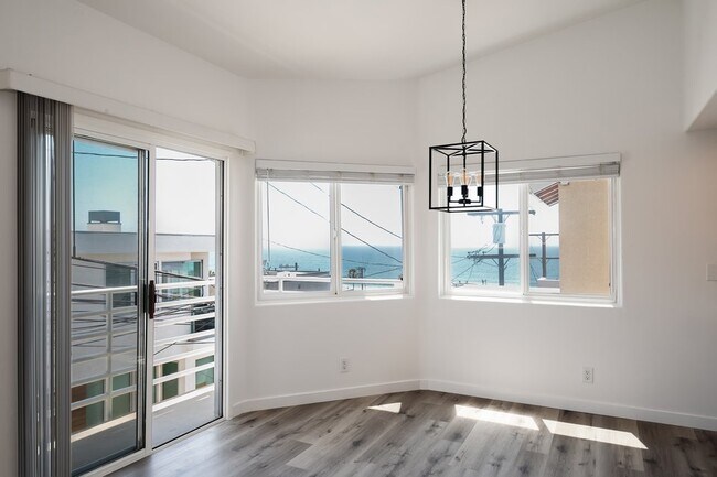 Building Photo - 215 Moonstone St