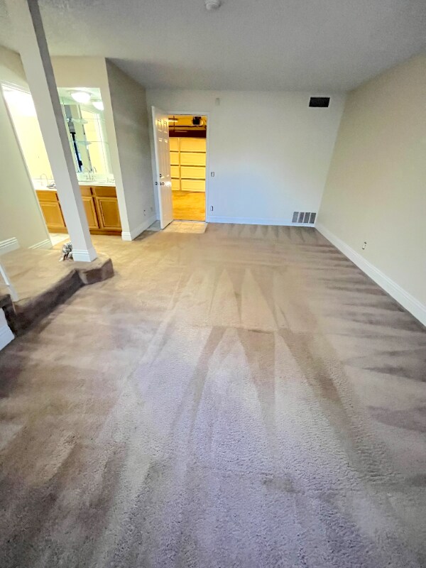 Building Photo - 111 E Rosewood Ct