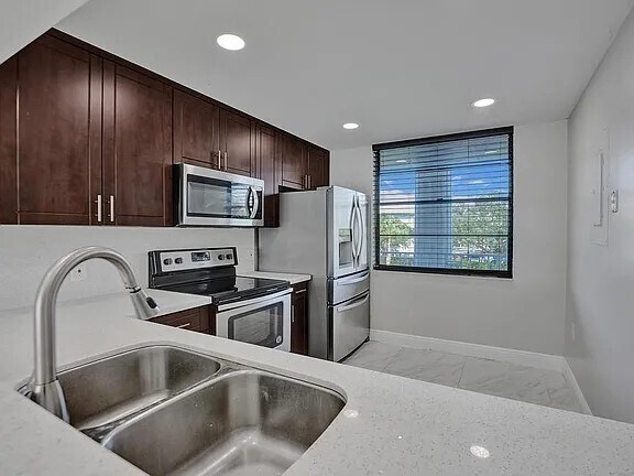Building Photo - 1512 Whitehall Dr