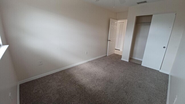 Building Photo - 280 Ulster Ln