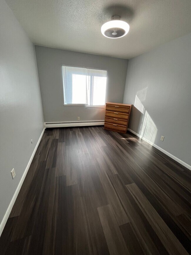 Building Photo - Princeton Place Apts - 1221