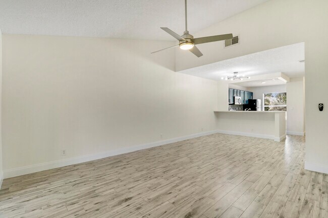 Building Photo - 188 Pinewood Ct