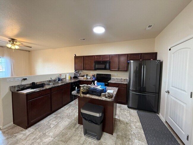 Building Photo - 3 Bed 3 Bath Townhome in Stetson Hills – Prime Location Near Powers Corridor!