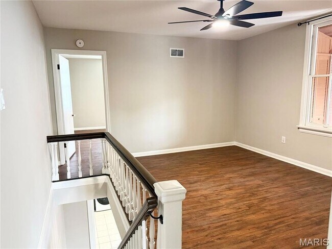 Building Photo - 1928 Macklind Ave